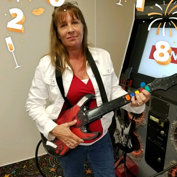 Meet your Posher, Lori - Picture 1 of 1